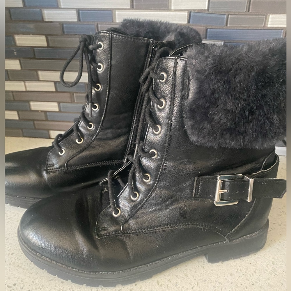 GUC Girls Black Boots Sz 4